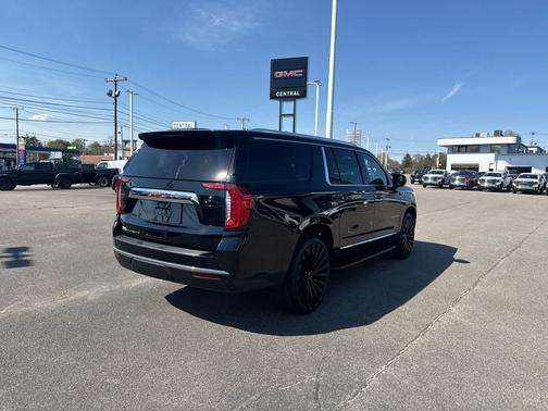 Onyx Black 2023 GMC Yukon XL SLT