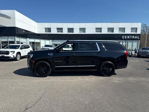 Black 2023 GMC Yukon XL SLT