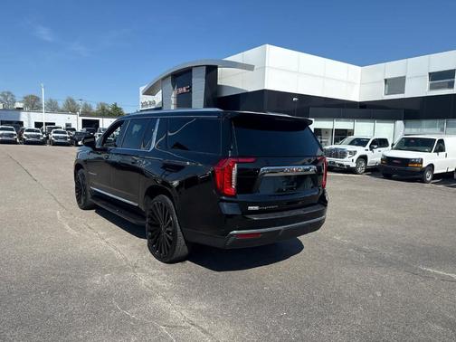 Black 2023 GMC Yukon XL SLT