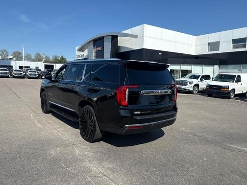 Black 2023 GMC Yukon XL SLT