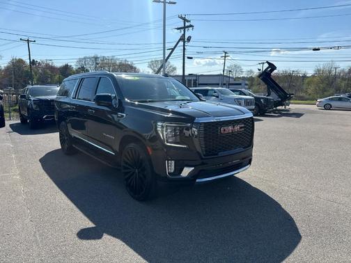 Black 2023 GMC Yukon XL SLT