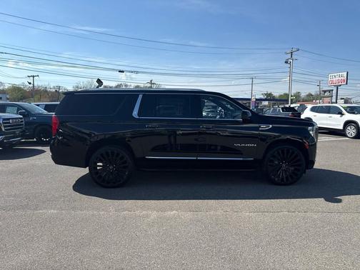 Onyx Black 2023 GMC Yukon XL SLT