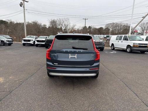 2022 Volvo XC90 T5 Momentum 7 Passenger