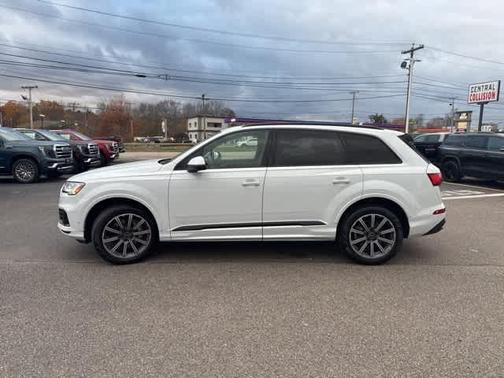 2024 Audi Q7 45 Premium Plus