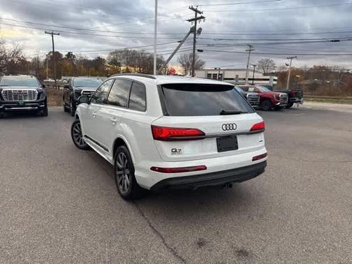 2024 Audi Q7 45 Premium Plus