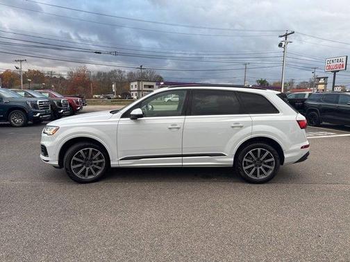 2024 Audi Q7 45 Premium Plus