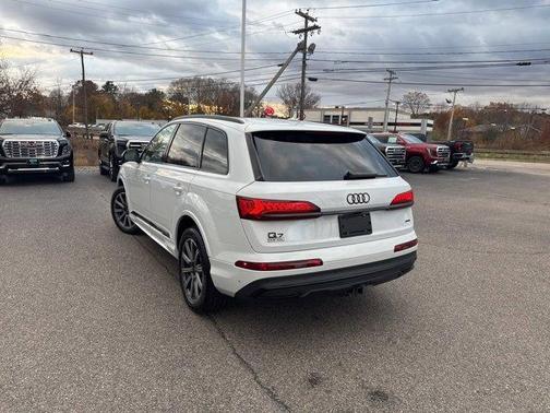 2024 Audi Q7 45 Premium Plus