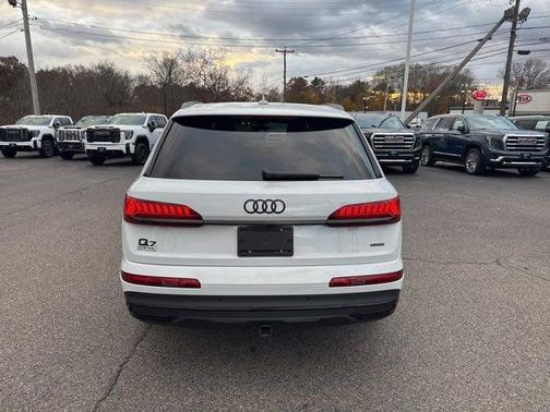 2024 Audi Q7 45 Premium Plus