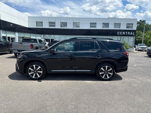 Crystal Black Pearl 2025 Honda Pilot Touring 8-Passenger