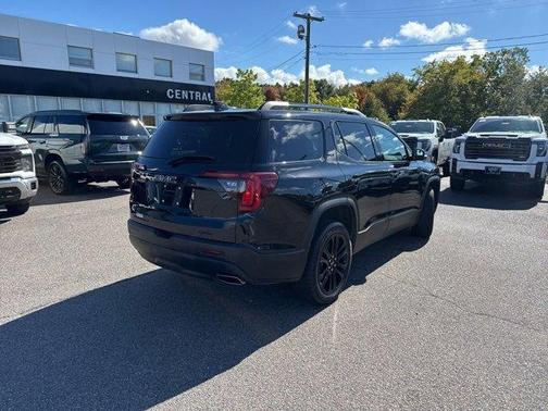 2023 GMC Acadia SLT