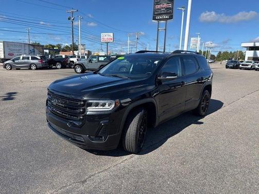 2023 GMC Acadia SLT