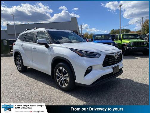 Wind Chill Pearl 2023 Toyota Highlander XLE