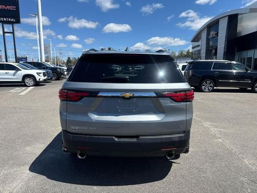 Sterling Gray Metallic 2023 Chevrolet Traverse LT Leather