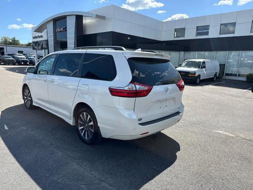 White 2019 Toyota Sienna XLE Premium