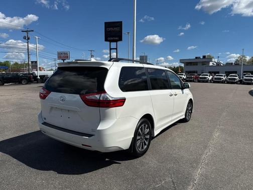 White 2019 Toyota Sienna XLE Premium