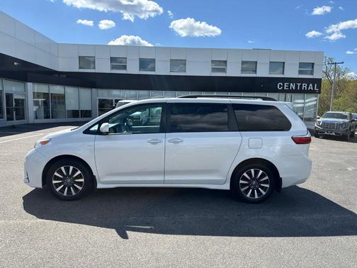 White 2019 Toyota Sienna XLE Premium