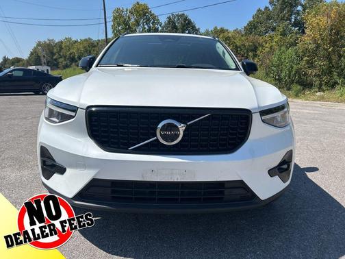 2024 Volvo XC40 B5 Plus Dark Theme