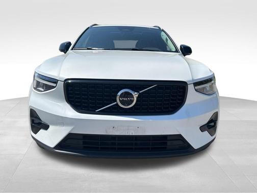 2024 Volvo XC40 B5 Plus Dark Theme