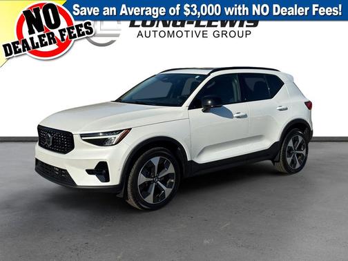 2024 Volvo XC40 B5 Plus Dark Theme