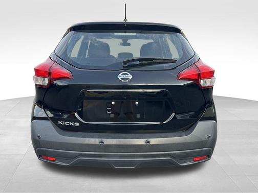 2020 Nissan Kicks S