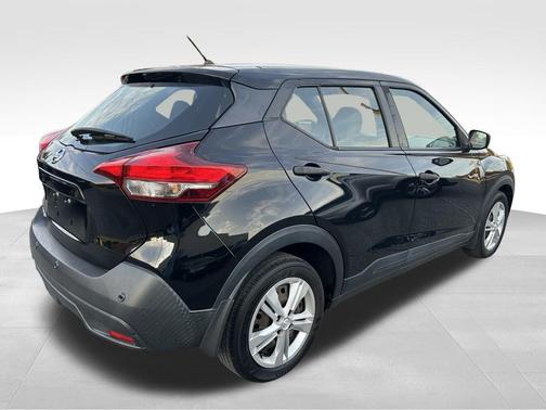 2020 Nissan Kicks S