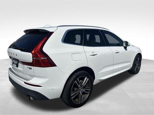 2018 Volvo XC60 T5 Momentum