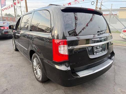 2014 Chrysler Town & Country Touring-L