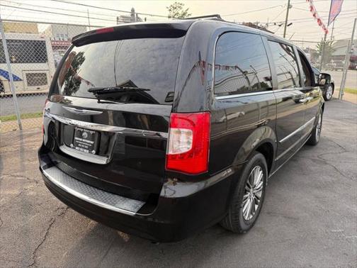 2014 Chrysler Town & Country Touring-L
