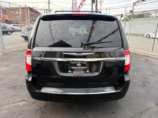 2014 Chrysler Town & Country Touring-L