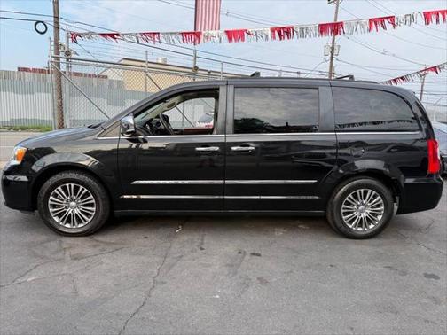 2014 Chrysler Town & Country Touring-L