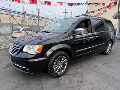 2014 Chrysler Town & Country Touring-L