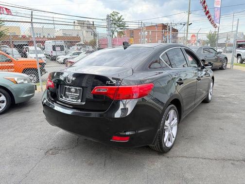 2013 Acura ILX 2.0L w/Premium Package