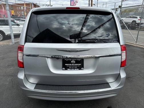 2011 Chrysler Town & Country Touring