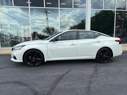 2022 Nissan Altima SR FWD