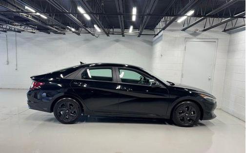 Phantom Black 2022 Hyundai ELANTRA SEL
