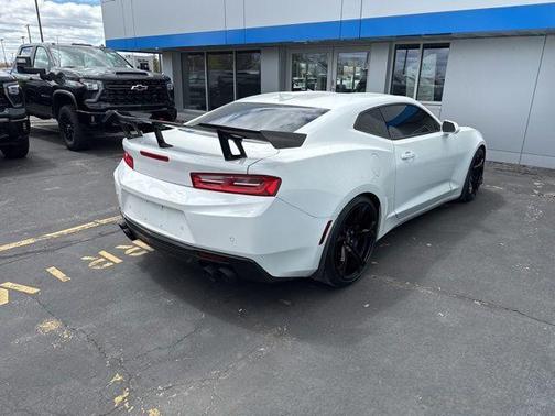Summit White 2017 Chevrolet Camaro 2SS
