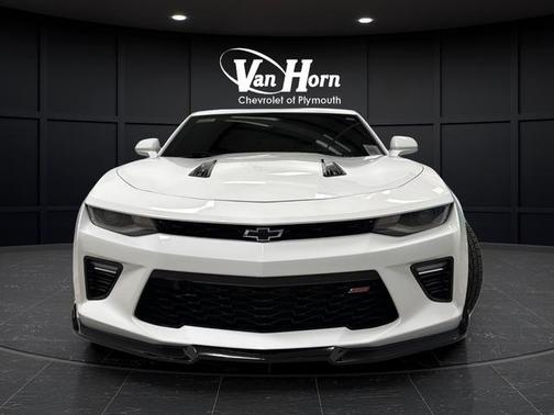 Summit White 2017 Chevrolet Camaro 2SS