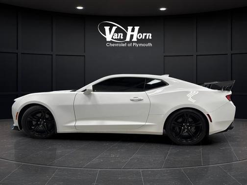 Summit White 2017 Chevrolet Camaro 2SS