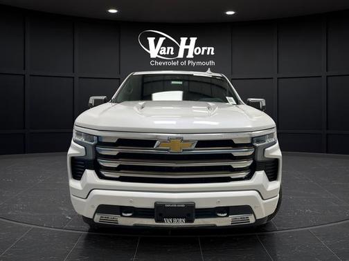 Iridescent Pearl Tricoat 2022 Chevrolet Silverado 1500 High Country
