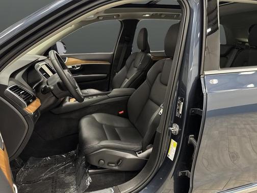 2024 Volvo XC90 B5 Plus Bright Theme