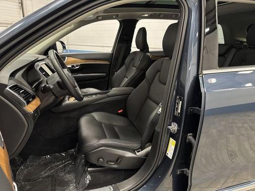 2024 Volvo XC90 B5 Plus Bright Theme