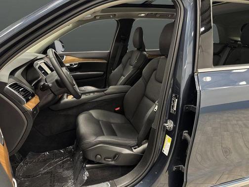 2024 Volvo XC90 B5 Plus Bright Theme