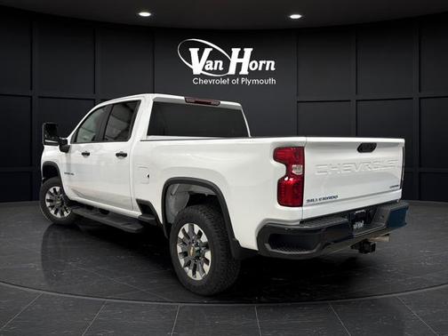Summit White 2026 Chevrolet Silverado 2500 Custom