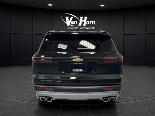 Mosaic Black Metallic 2026 Chevrolet Traverse LT