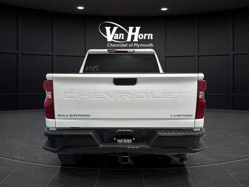 Summit White 2026 Chevrolet Silverado 2500 Custom