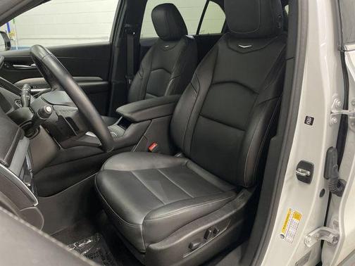 2022 Cadillac XT4 Premium Luxury