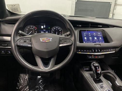 2022 Cadillac XT4 Premium Luxury