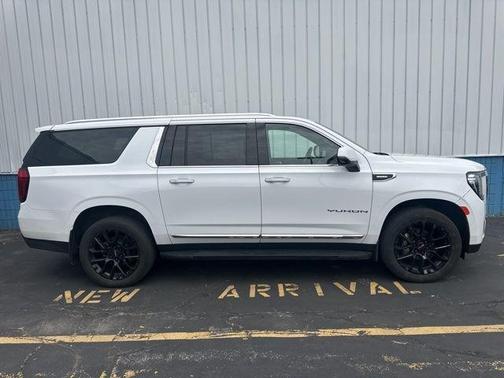 Summit White 2022 GMC Yukon XL SLT