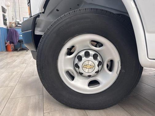 Summit White 2026 Chevrolet Express 3500 Work Van