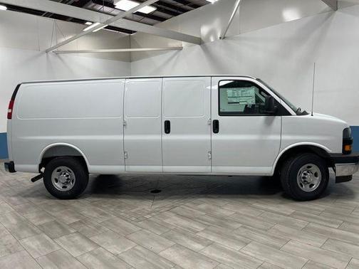 Summit White 2026 Chevrolet Express 3500 Work Van